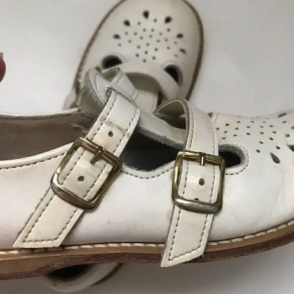 Vintage white leather Mary Jane double buckle shoes
